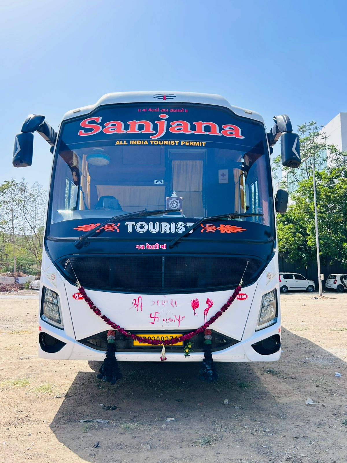 Luxury Bus Premium Class 2x2 49 Seater